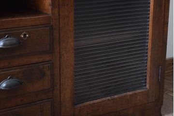 アンティーク家具　和製アンティーク　飾り棚・引き出し付き!モールガラス扉の収納棚(本箱)