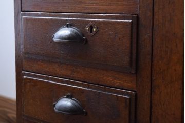 アンティーク家具　和製アンティーク　飾り棚・引き出し付き!モールガラス扉の収納棚(本箱)