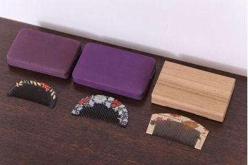 アンティーク雑貨　アンティーク　大正〜昭和期　古い蒔絵櫛(くし)など3点セット