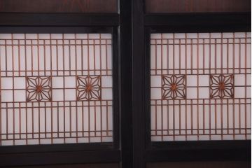 古民具・骨董　和製アンティークの上品な組子帯戸2枚セット