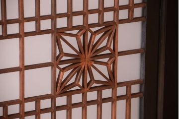 古民具・骨董　和製アンティークの上品な組子帯戸2枚セット