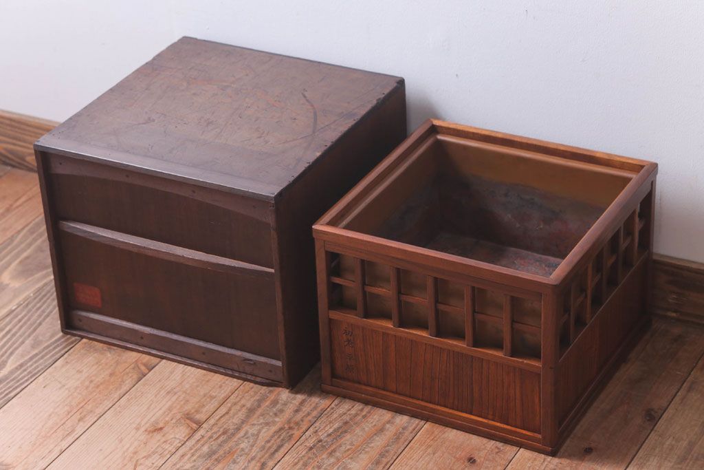 アンティーク雑貨　古民具・骨董　古い木製のアンティーク角火鉢