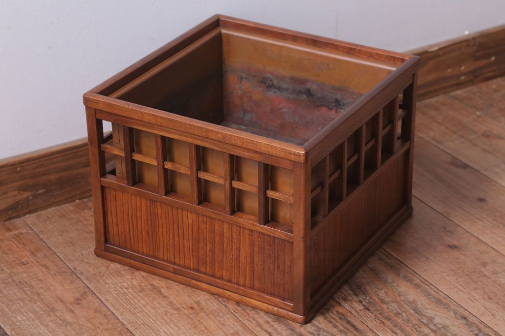 アンティーク雑貨　古民具・骨董　古い木製のアンティーク角火鉢