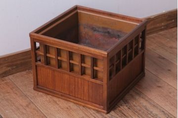 アンティーク雑貨　古民具・骨董　古い木製のアンティーク角火鉢