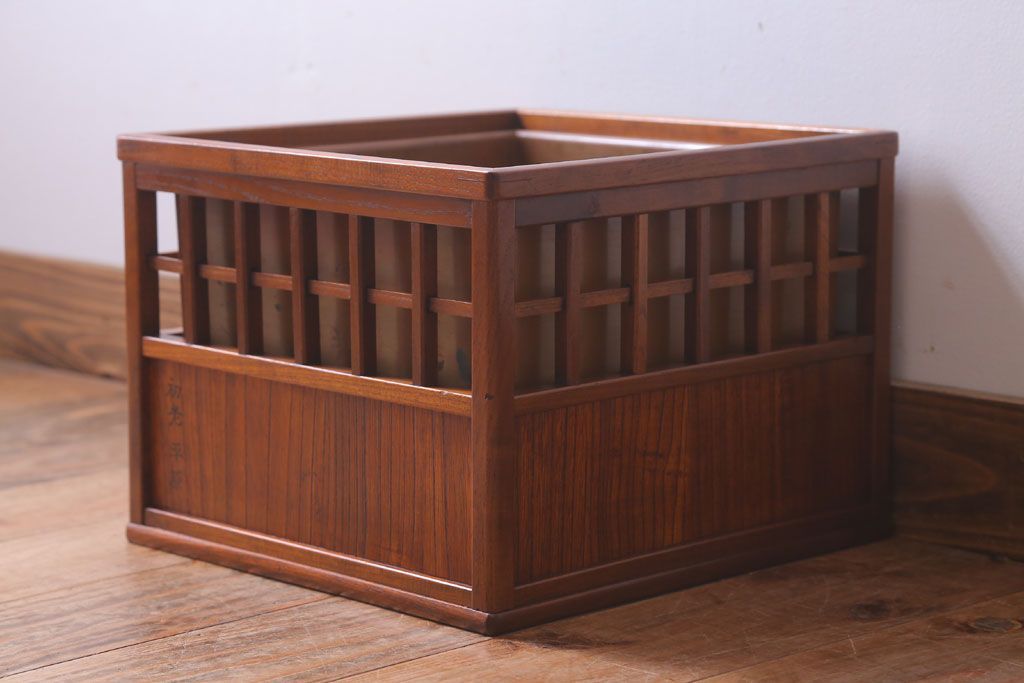 アンティーク雑貨　古民具・骨董　古い木製のアンティーク角火鉢