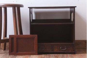 アンティーク家具　和製アンティーク　古い木の小ぶりな茶棚(収納棚)