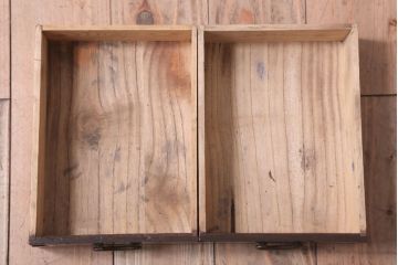 アンティーク家具　和製アンティーク　古い木の小ぶりな茶棚(収納棚)