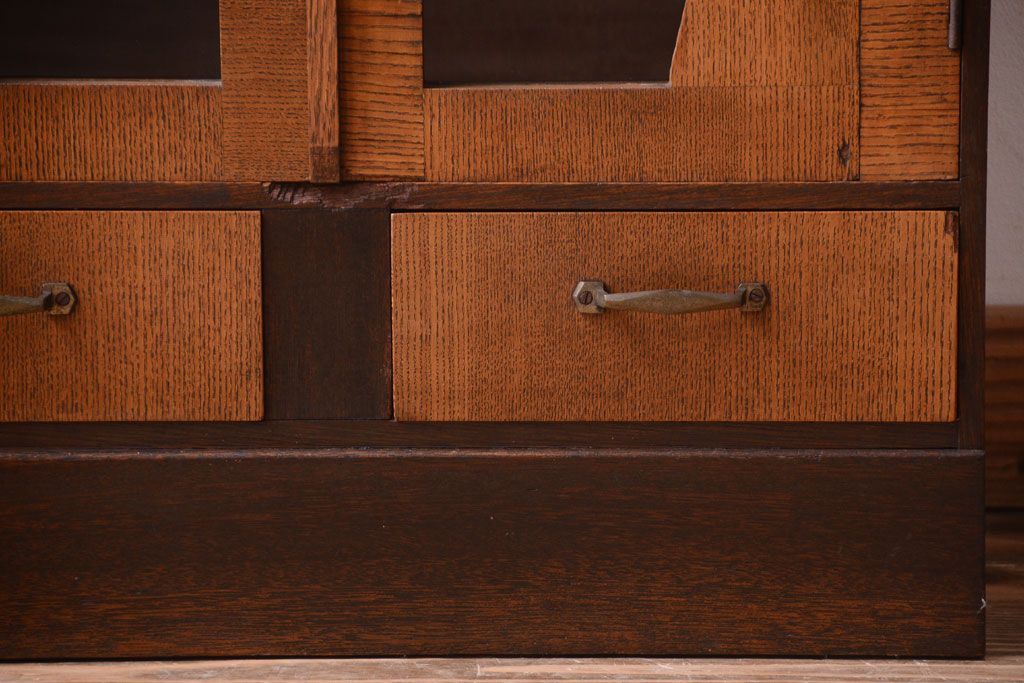 レトロ家具　昭和レトロ　古い木製のアンティーク本箱(ブックケース)