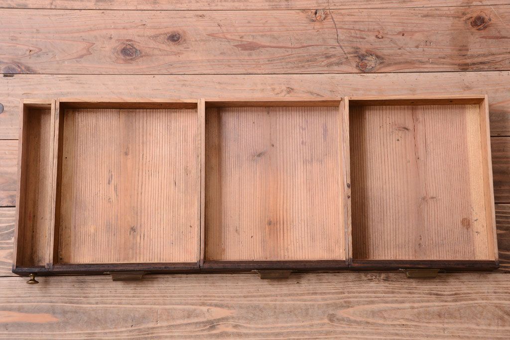 アンティーク家具　アンティーク　モールガラス引き戸のシンプルで小さなローボード(収納棚)(1)