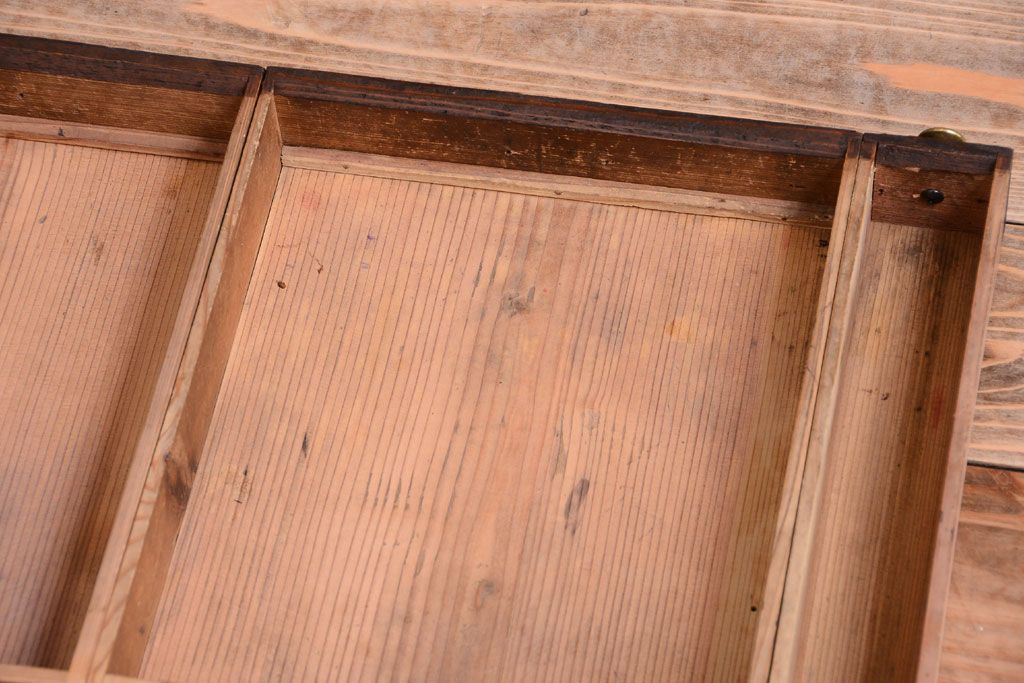 アンティーク家具　アンティーク　モールガラス引き戸のシンプルで小さなローボード(収納棚)(1)