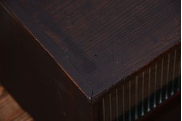 アンティーク家具　アンティーク　モールガラス引き戸のシンプルで小さなローボード(収納棚)(1)