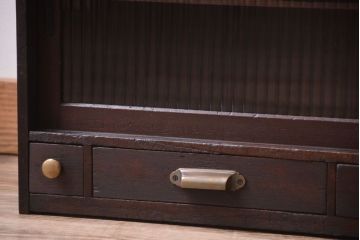 アンティーク家具　アンティーク　モールガラス引き戸のシンプルで小さなローボード(収納棚)(1)