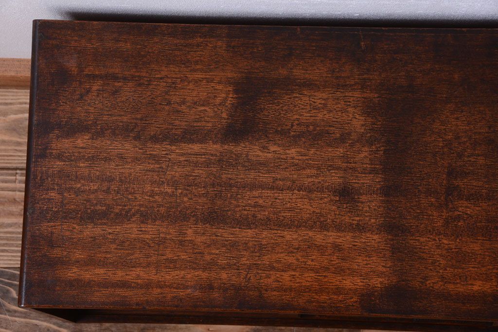 アンティーク家具　アンティーク　モールガラス引き戸のシンプルで小さなローボード(収納棚)(2)