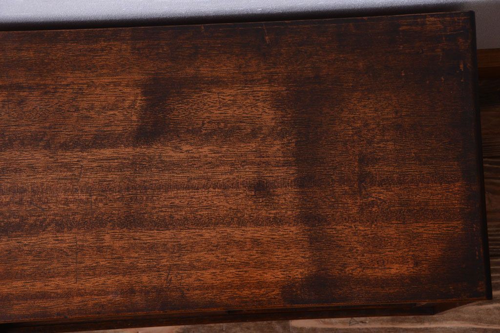 アンティーク家具　アンティーク　モールガラス引き戸のシンプルで小さなローボード(収納棚)(2)