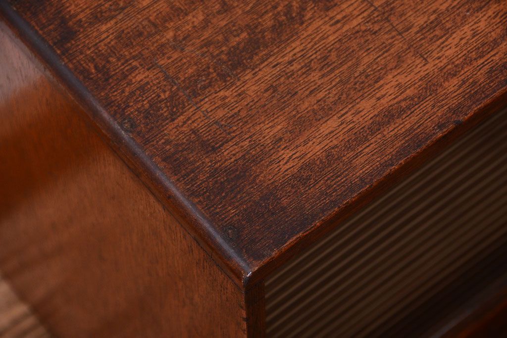 アンティーク家具　アンティーク　モールガラス引き戸のシンプルで小さなローボード(収納棚)(2)