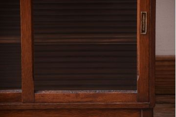 アンティーク家具　アンティーク　モールガラス引き戸のシンプルで小さなローボード(収納棚)(2)
