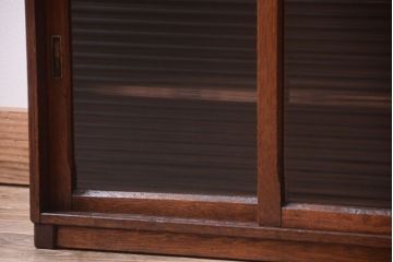 アンティーク家具　アンティーク　モールガラス引き戸のシンプルで小さなローボード(収納棚)(2)