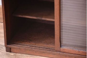 アンティーク家具　アンティーク　モールガラス引き戸のシンプルで小さなローボード(収納棚)(2)