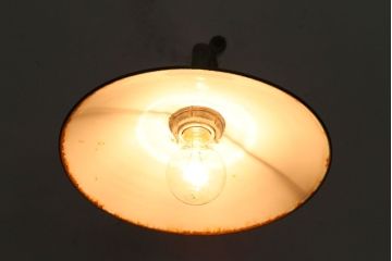 ジャンク品　昭和レトロ　アイアンシェードの壁掛け照明