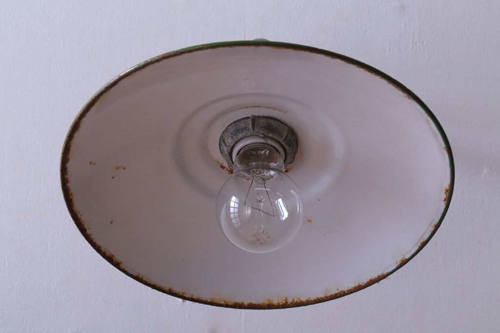 ジャンク品　昭和レトロ　アイアンシェードの壁掛け照明