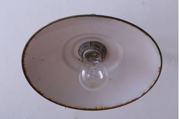 ジャンク品　昭和レトロ　アイアンシェードの壁掛け照明