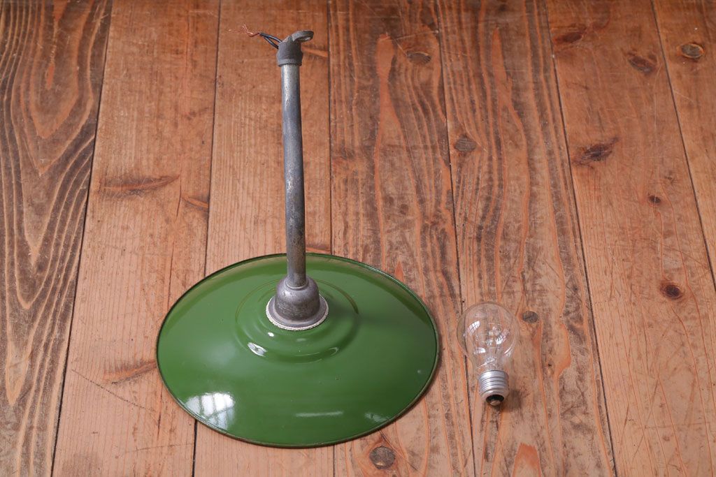 ジャンク品　昭和レトロ　アイアンシェードの壁掛け照明