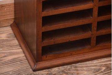 レトロ家具　アンティーク　昭和レトロなはがき(書類)用整理棚(書類棚・マス目棚)