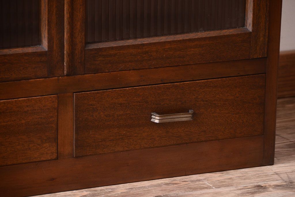 レトロ家具　和製アンティーク　モールガラス入り!大ぶりなレトロ本箱(ブックケース)(2)