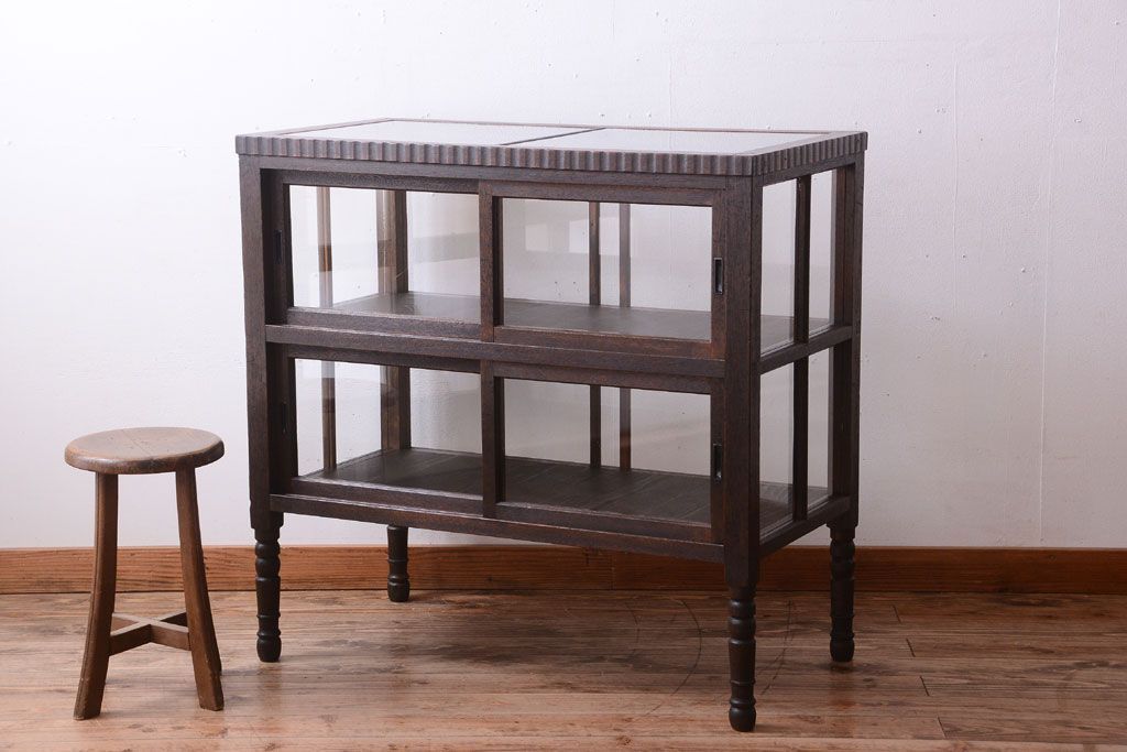 アンティーク家具　大正ロマン　古いタバコ屋のモダンな脚付きアンティークガラスケース