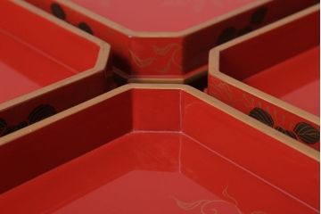 和製アンティーク 昭和十四年　輪島塗　桐蒔絵朱塗木膳4客セット(2)