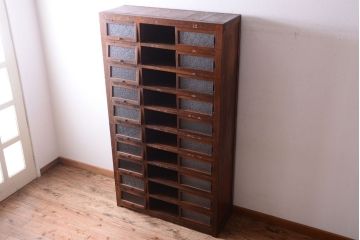 アンティーク家具　古民具・骨董　パタパタ付き!大きな縦型収納棚(げた箱)