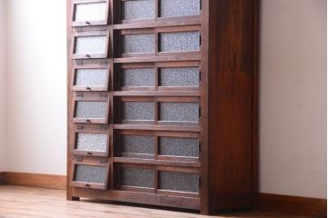 アンティーク家具　古民具・骨董　パタパタ付き!大きな縦型収納棚(げた箱)