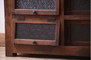 アンティーク家具　古民具・骨董　パタパタ付き!大きな縦型収納棚(げた箱)