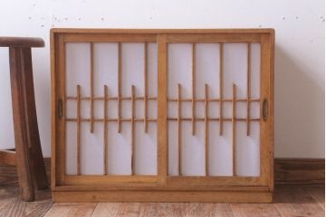 アンティーク家具　和製アンティーク　古い木味の小ぶりな収納棚