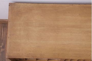 アンティーク家具　和製アンティーク　古い木味の小ぶりな収納棚