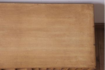 アンティーク家具　和製アンティーク　古い木味の小ぶりな収納棚