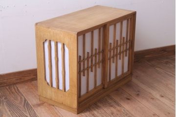 アンティーク家具　和製アンティーク　古い木味の小ぶりな収納棚