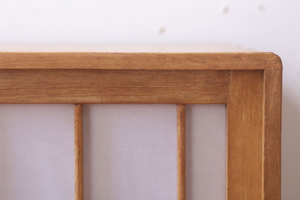 アンティーク家具　和製アンティーク　古い木味の小ぶりな収納棚