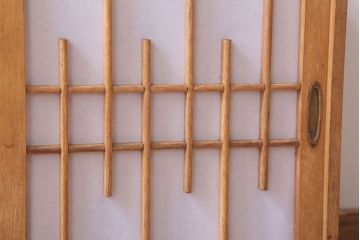 アンティーク家具　和製アンティーク　古い木味の小ぶりな収納棚