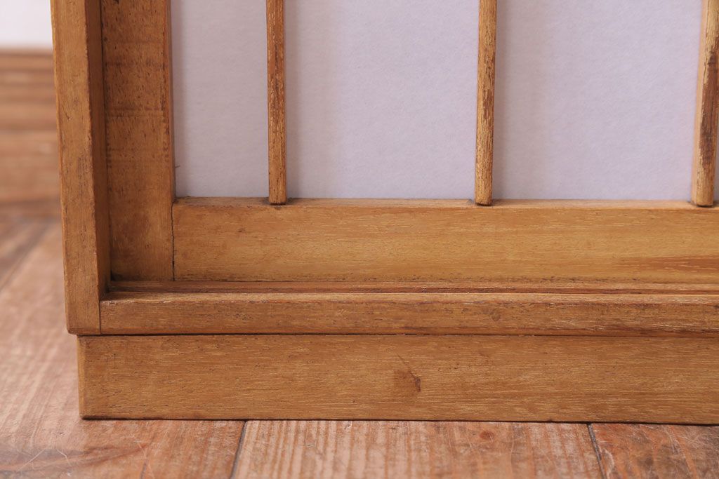 アンティーク家具　和製アンティーク　古い木味の小ぶりな収納棚