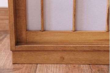 アンティーク家具　和製アンティーク　古い木味の小ぶりな収納棚