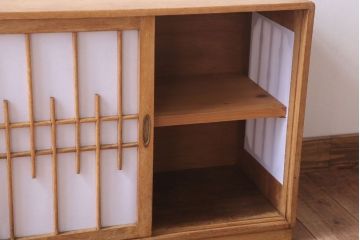 アンティーク家具　和製アンティーク　古い木味の小ぶりな収納棚
