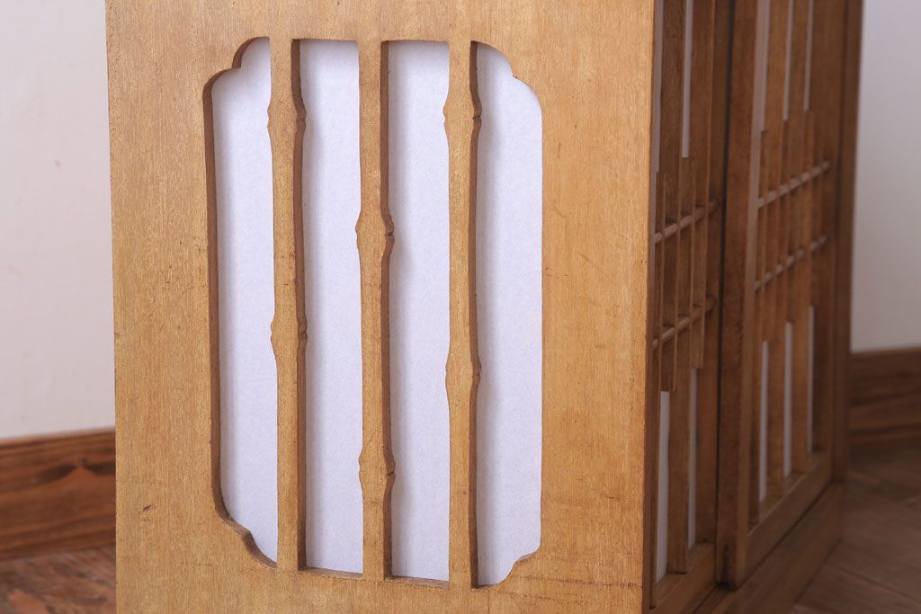 アンティーク家具　和製アンティーク　古い木味の小ぶりな収納棚