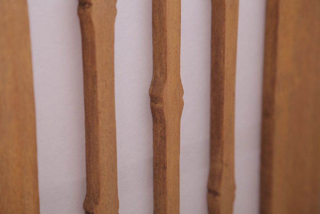 アンティーク家具　和製アンティーク　古い木味の小ぶりな収納棚