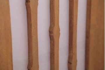 アンティーク家具　和製アンティーク　古い木味の小ぶりな収納棚