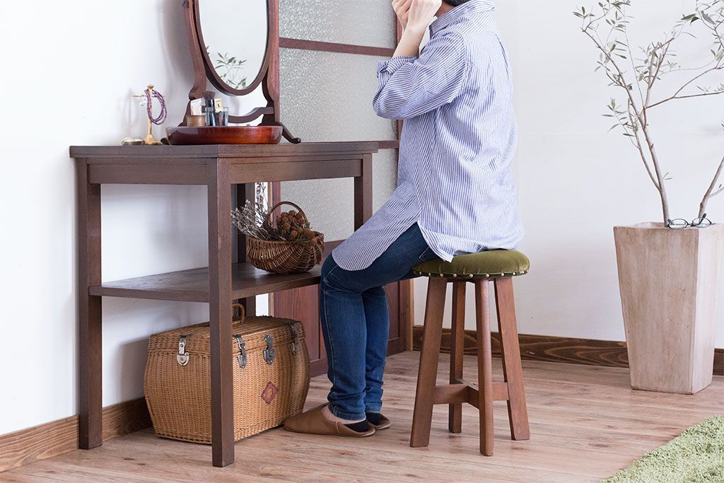 アンティーク家具　アンティーク　古いナラ材製のシンプルなサイドテーブル