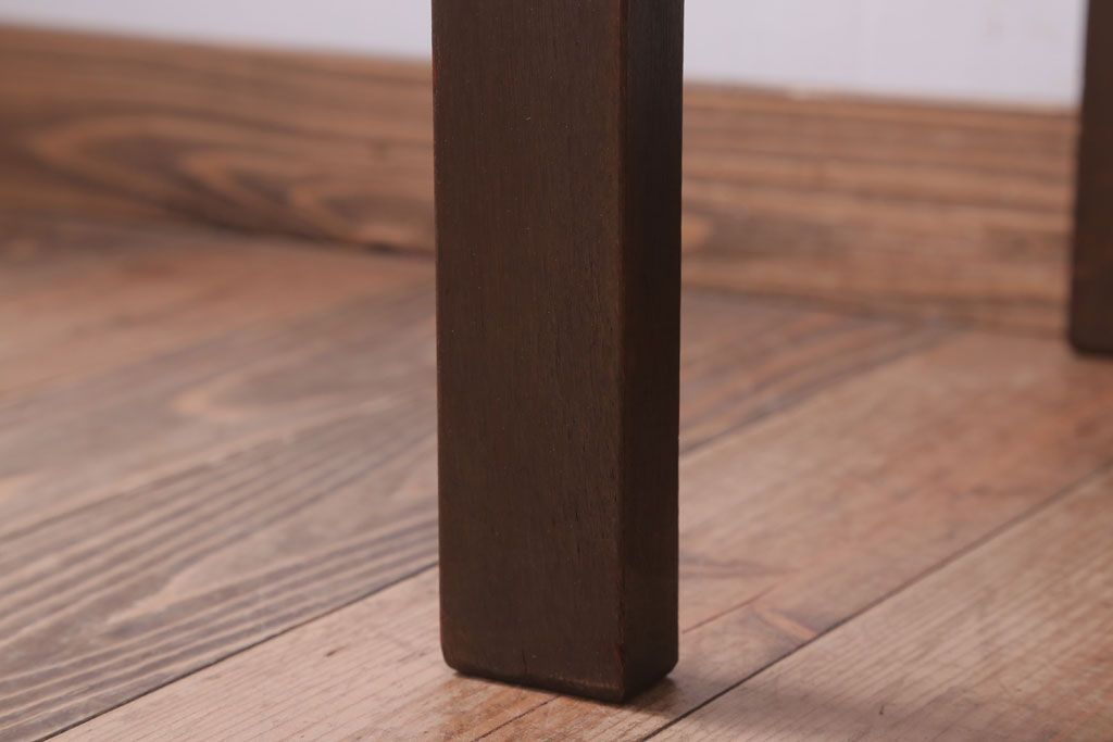 アンティーク家具　アンティーク　古いナラ材製のシンプルなサイドテーブル