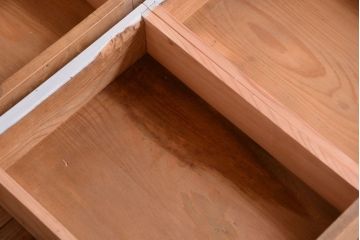アンティーク家具　アンティークペイント　象嵌入り!結霜ガラス扉の古い食器棚(カップボード)