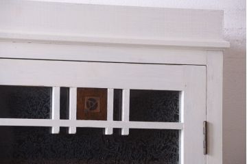 アンティーク家具　アンティークペイント　象嵌入り!結霜ガラス扉の古い食器棚(カップボード)