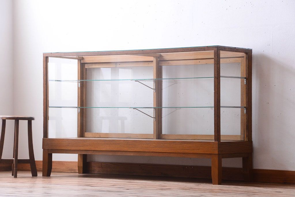 レトロ家具　昭和レトロ　脚付き!古い木製のシンプルなアンティークガラスケース(ショーケース)(1)